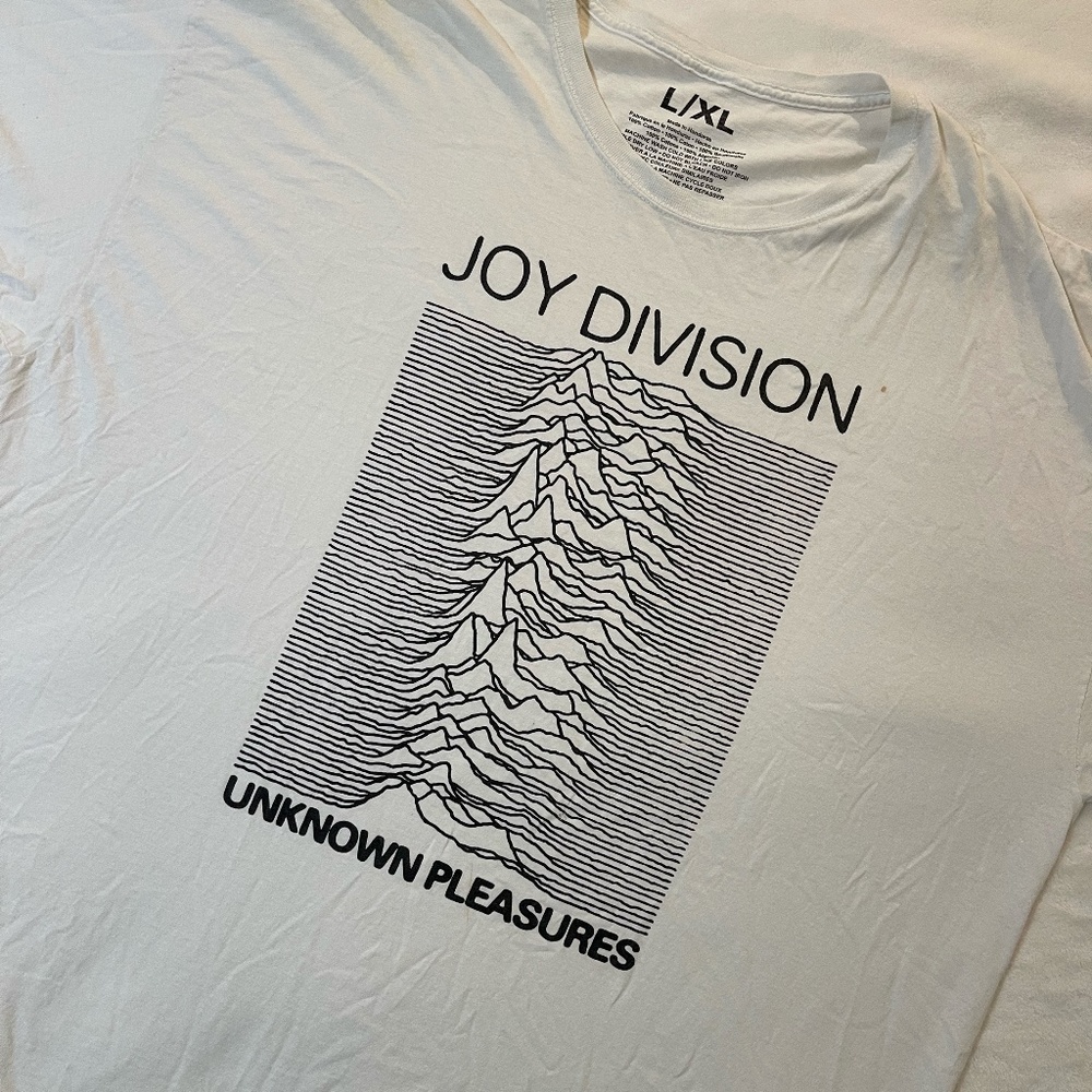 URBAN OUTFITTERS GRAPHIC TEE